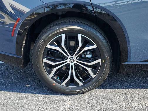 2025 Toyota Crown Signia XLE