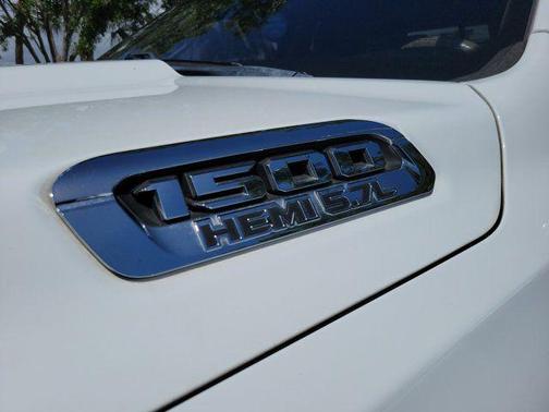 Bright White Clearcoat 2019 RAM 1500 Big Horn