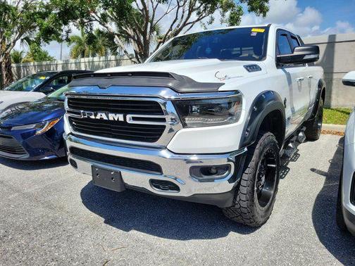 Bright White Clearcoat 2019 RAM 1500 Big Horn