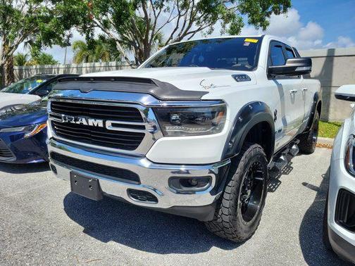 Bright White Clearcoat 2019 RAM 1500 Big Horn