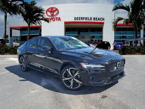 2024 Volvo S60 B5 Plus Dark Theme