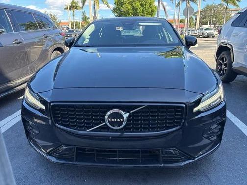 2024 Volvo S60 B5 Plus Dark Theme
