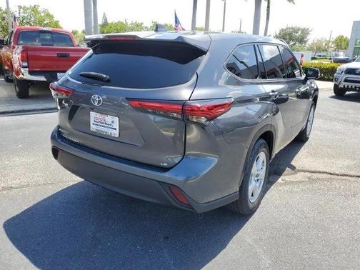 2022 Toyota Highlander LE
