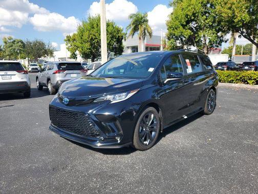 2025 Toyota Sienna XSE 7 Passenger