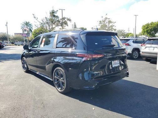 2025 Toyota Sienna XSE 7 Passenger