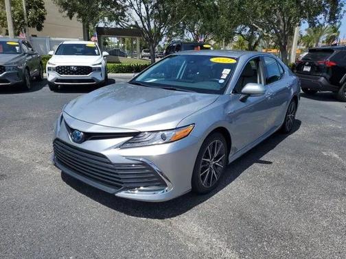 2021 Toyota Camry Hybrid XLE