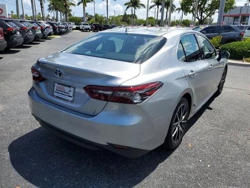 2021 Toyota Camry Hybrid XLE