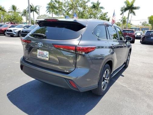 2023 Toyota Highlander Hybrid XLE
