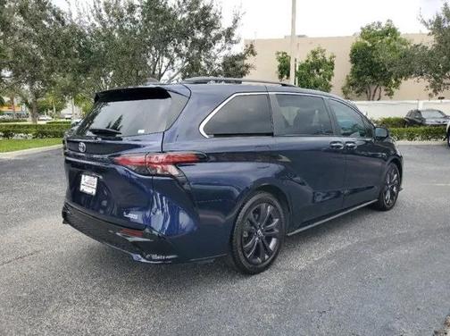 2022 Toyota Sienna XSE 7 Passenger