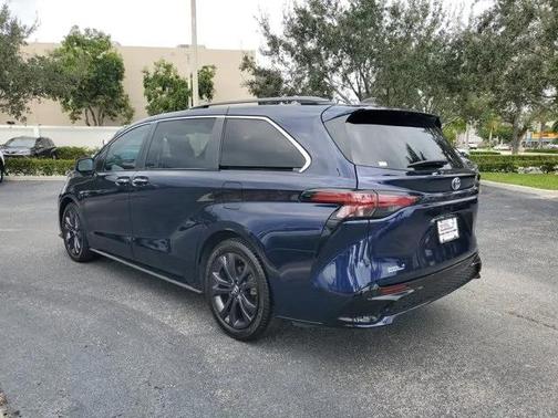 2022 Toyota Sienna XSE 7 Passenger