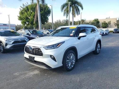 2023 Toyota Highlander Hybrid Platinum