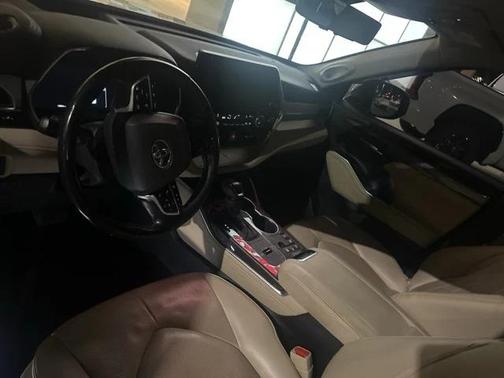 2023 Toyota Highlander Hybrid Platinum