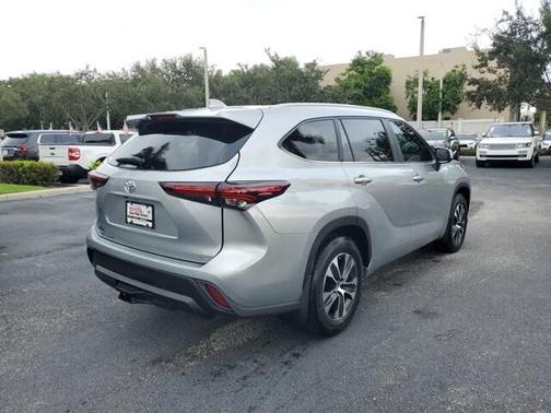 2024 Toyota Highlander XLE