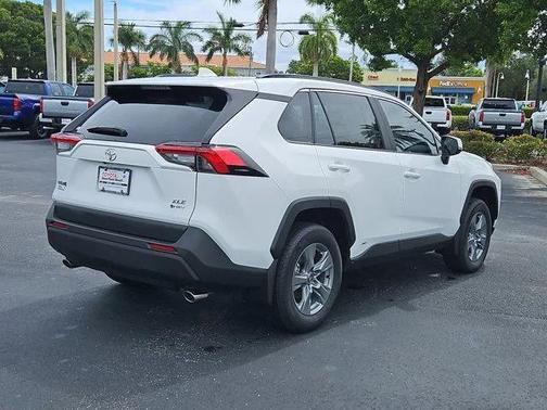 2025 Toyota RAV4 Hybrid XLE