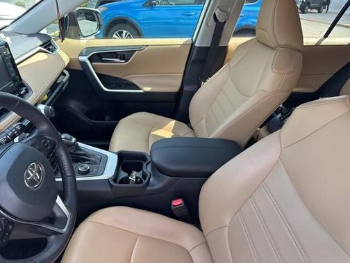 2021 Toyota RAV4 Hybrid XLE Premium