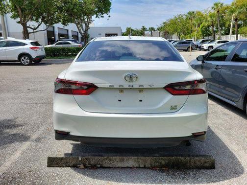 Ice 2023 Toyota Camry LE