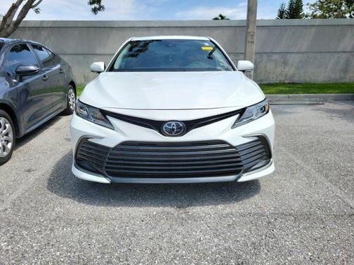 Ice 2023 Toyota Camry LE