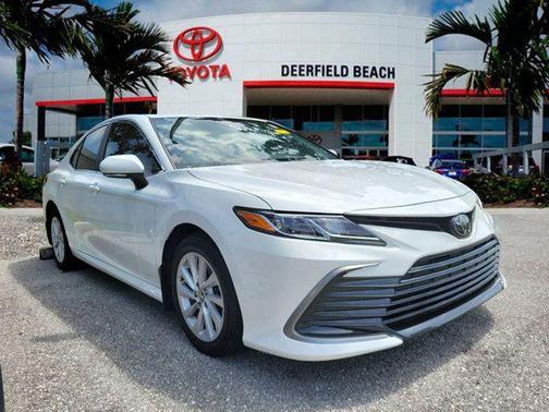 Ice 2023 Toyota Camry LE