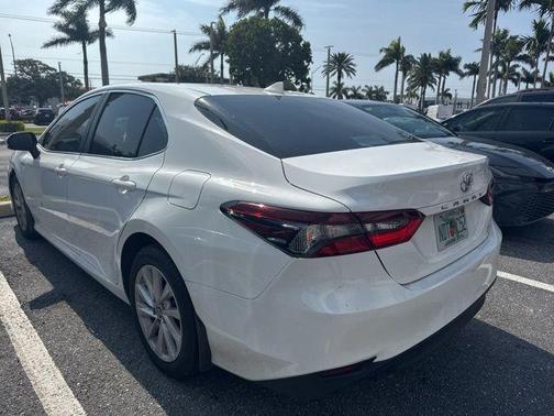Ice 2023 Toyota Camry LE