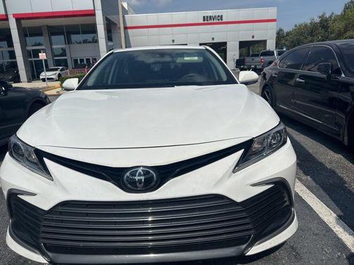 Ice 2023 Toyota Camry LE