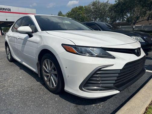 Ice 2023 Toyota Camry LE