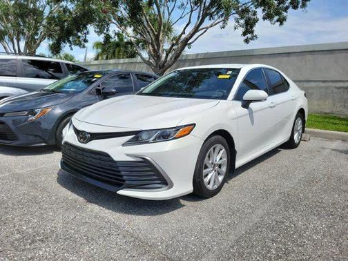 Ice 2023 Toyota Camry LE