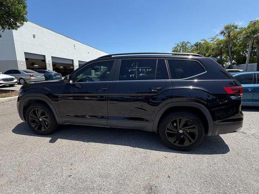 Deep Black Pearl 2022 Volkswagen Atlas 2.0T SE w/Technology 4MOTION