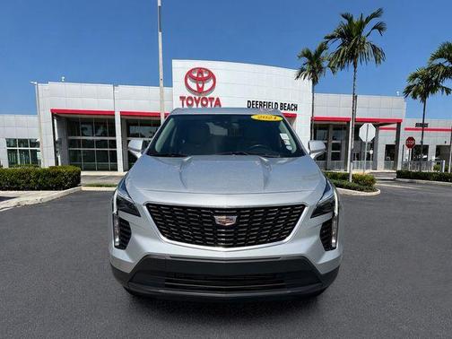 Radiant Silver Metallic 2021 Cadillac XT4 Luxury