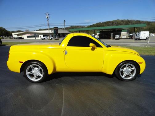 2004 Chevrolet SSR Reg Cab 116.0'' WB LS