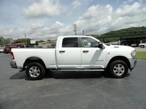 White 2024 RAM 2500 Big Horn 4x4 Crew Cab 6'4'' Box