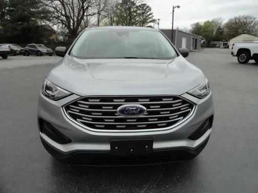 Silver 2022 Ford Edge SE