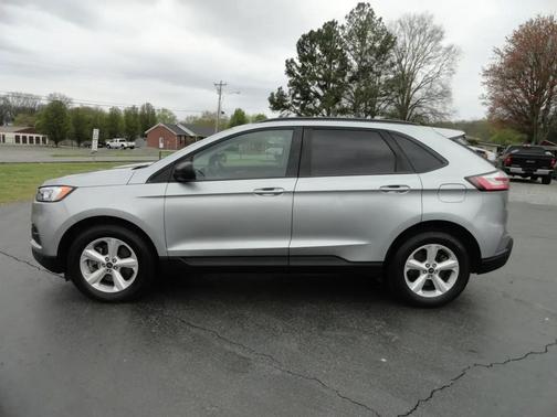 Silver 2022 Ford Edge SE