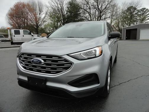 Silver 2022 Ford Edge SE