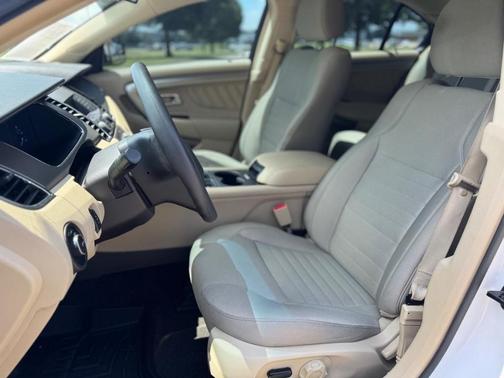 2018 Ford Taurus SE