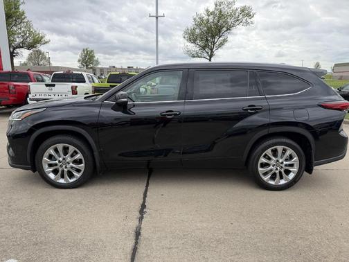Midnight Black Metallic 2023 Toyota Highlander Limited