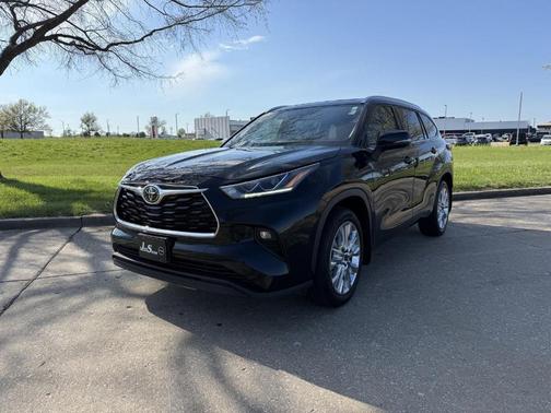 Midnight Black Metallic 2023 Toyota Highlander Limited