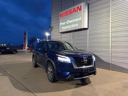 2022 Nissan Pathfinder SL