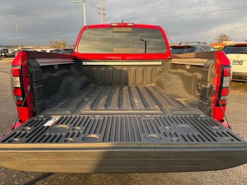 2024 Nissan Frontier SL