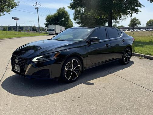 Black 2024 Nissan Altima 2.5 SR