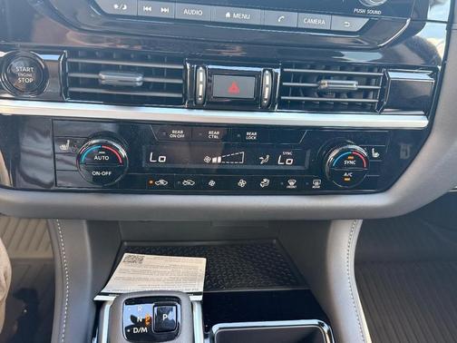 2025 Nissan Pathfinder SV