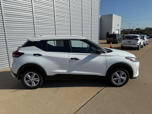 2025 Nissan Kicks Play S