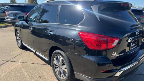 2020 Nissan Pathfinder SL