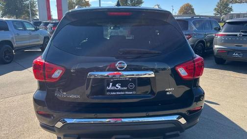 2020 Nissan Pathfinder SL