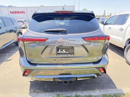 Magnetic Gray Metallic 2021 Toyota Highlander Platinum