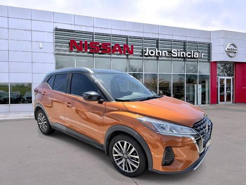 Monarch Orange / Super Black 2021 Nissan Kicks SV