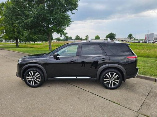 2024 Nissan Pathfinder Platinum