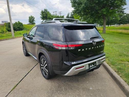 2024 Nissan Pathfinder Platinum