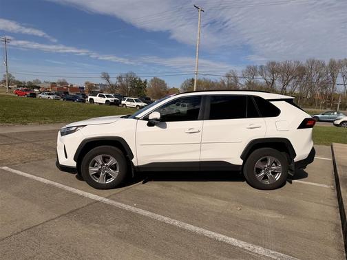 2025 Toyota RAV4 XLE