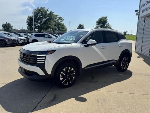 Aspen White Tricoat 2025 Nissan Kicks SR