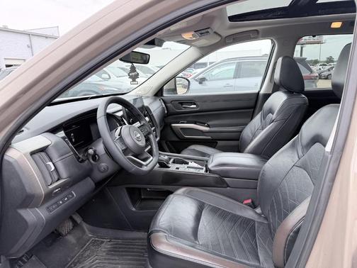 Baja Storm 2023 Nissan Pathfinder Platinum